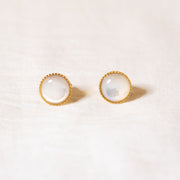 Puces d'oreilles LEONORE nacre naturelle