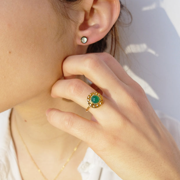 Puces d'oreilles AVA nacre grise